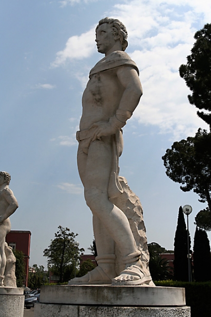 Stadio dei marmi 337